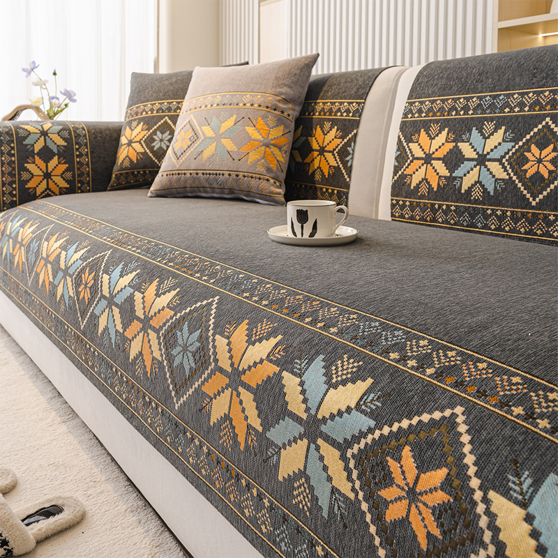 Rutschfester Sofaauflagenbezug aus Chenille im Boho-Stil