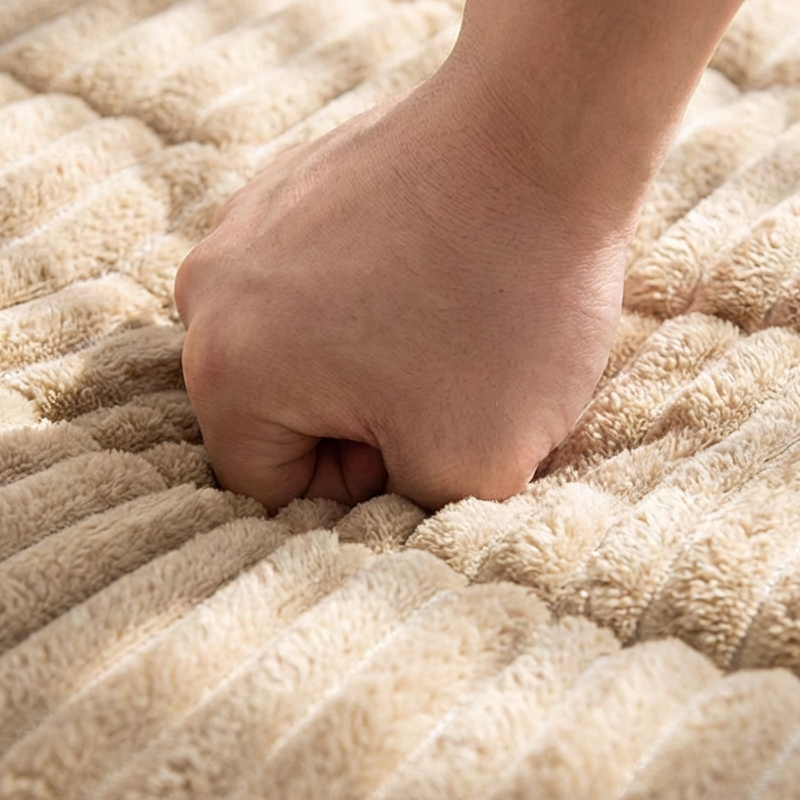 🛋️ 50% RABATT! ⏰ Gestepptes Cord-Sofa-Kissen – Rutschfeste Unterseite, Hochwertiger Cord-Stoff & Einfach zu reinigen 🧵
