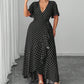 Langes Damenkleid mit V-Ausschnitt und Polka-Dots