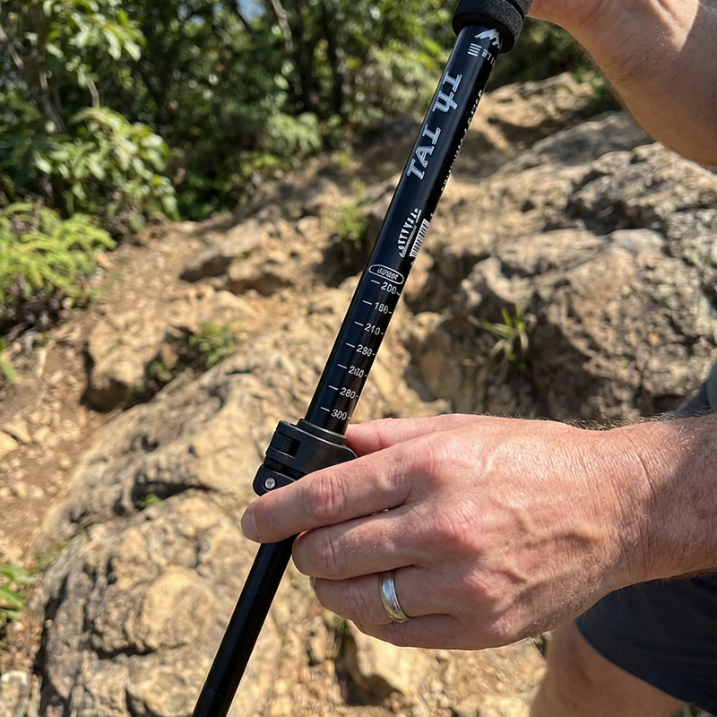 ⛰️✨ Verstellbarer Gehstock aus Aluminiumlegierung – Robust, stoßdämpfend, leicht 🌲
